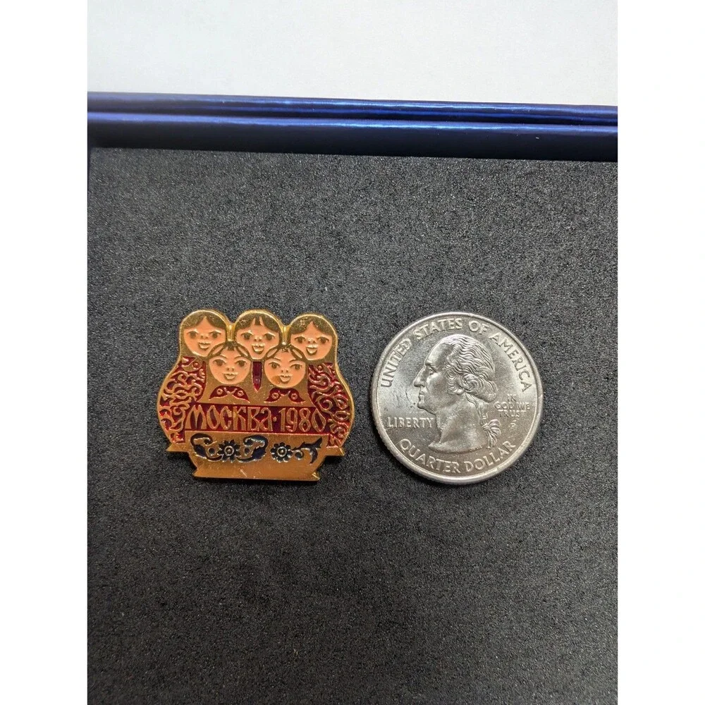 Vintage USSR Moscow 1980 Matryoshka Russian Dolls Olympic Enamel Pin Badge